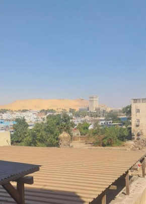 فيو رائع ترا الكورنيش والنيل وتطل على معبد